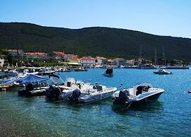 Villa in Cres With Sea Views & Pool