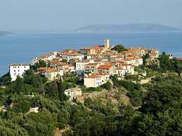 Villa in Cres With Sea Views & Pool