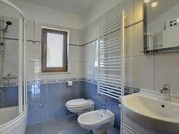 Villa in Peroj With Private Pool & Near Beach