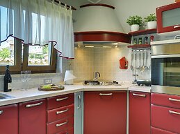 Villa in Peroj With Private Pool & Near Beach