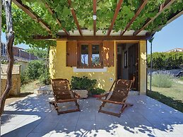 Villa in Peroj With Private Pool & Near Beach