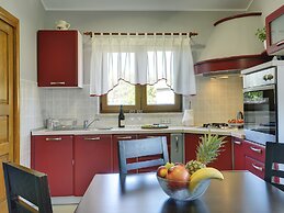 Villa in Peroj With Private Pool & Near Beach