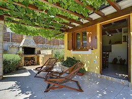Villa in Peroj With Private Pool & Near Beach