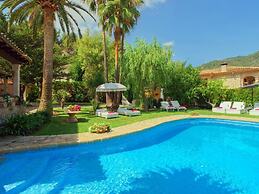 Rustic House in Mancor With Pool
