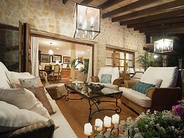 Rustic House in Mancor With Pool