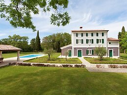 Beautiful Villa With Swimming Pool