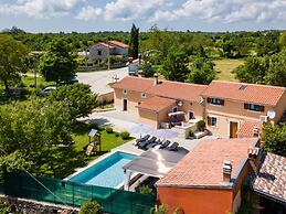 Charming Villa With Private Swimming Pool