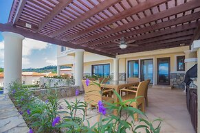 Pristine Bay 1108 4 Bedroom Home by RedAwning