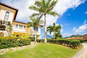 Pristine Bay 1108 4 Bedroom Home by RedAwning