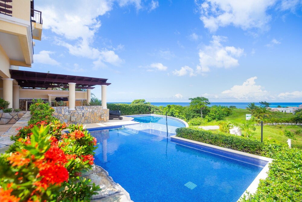Pristine Bay 1108 4 Bedroom Home by RedAwning