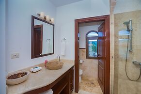 Pristine Bay 1108 4 Bedroom Home by RedAwning