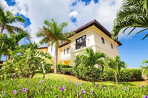 Pristine Bay 1108 4 Bedroom Home by RedAwning