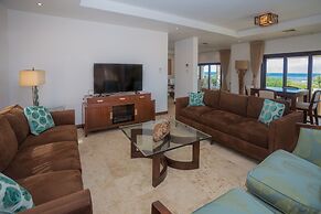 Pristine Bay 1108 4 Bedroom Home by RedAwning