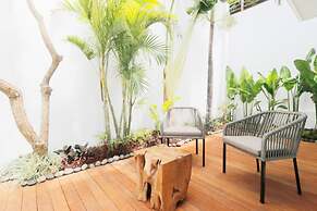 Splendid Private Villa, 2 BR, Canggu With Staff