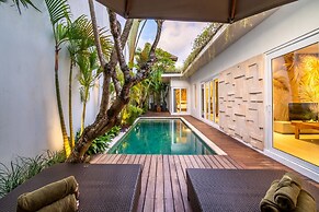 Splendid Private Villa, 2 BR, Canggu With Staff