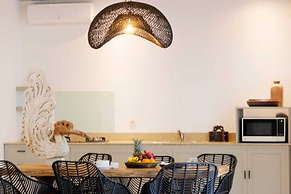 Splendid Private Villa, 2 BR, Canggu With Staff