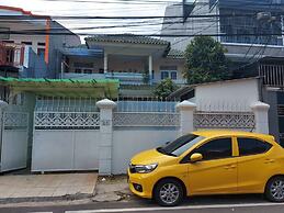 Eiffel Residence Tarakan - Female Only
