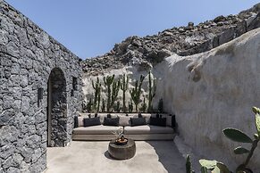 Nimbus Santorini