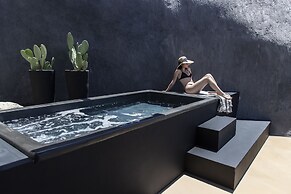 Nimbus Santorini