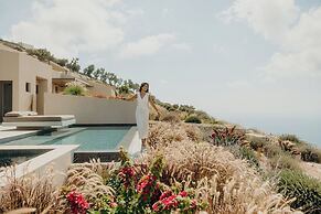 Santorini Sky, Luxury Resort