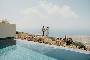 Santorini Sky, Luxury Resort
