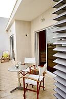 3-bed Apartment in Town Centre With Beach Access!