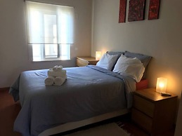 3-bed Apartment in Town Centre With Beach Access!