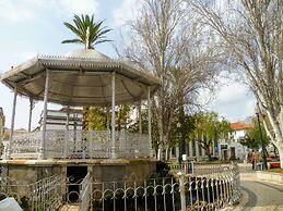 3-bed Apartment in Town Centre With Beach Access!