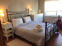 3-bed Apartment in Town Centre With Beach Access!