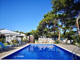 Louis Luxury Villa
