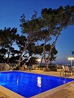 Louis Luxury Villa