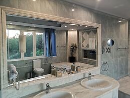 Louis Luxury Villa