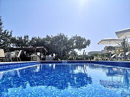 Louis Luxury Villa