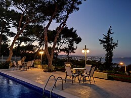 Louis Luxury Villa