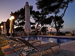 Louis Luxury Villa
