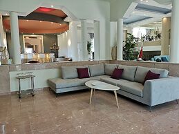 Louis Luxury Villa