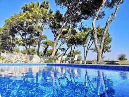 Louis Luxury Villa