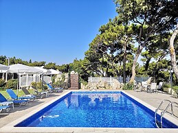 Louis Luxury Villa