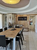 Louis Luxury Villa