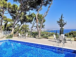 Louis Luxury Villa