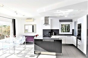 Excellent Seafront Villa in Cala Pi
