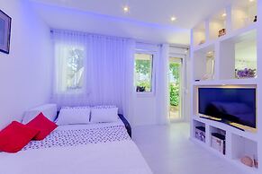 Studio Luce Mala
