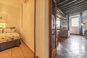 Colosseo Modern Apartment