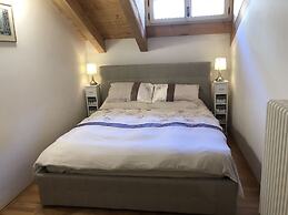 Villa Giudici Luxury app on the Lake