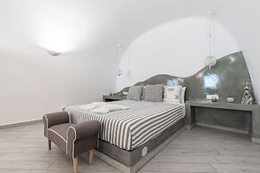 Fira-cave-sleeps 13-parking-pool-pet Friendly