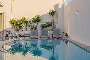 Fira-cave-sleeps 13-parking-pool-pet Friendly