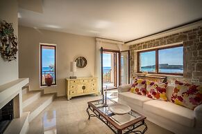 Armonia Seaside Villas