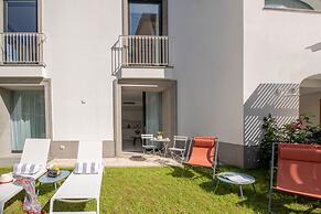Luxury Suite with Garden and Jacuzzi