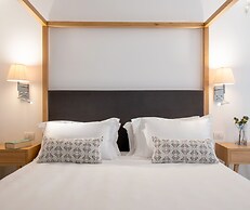 Luxury Suite with Garden and Jacuzzi