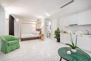 Luxury Suite with Garden and Jacuzzi